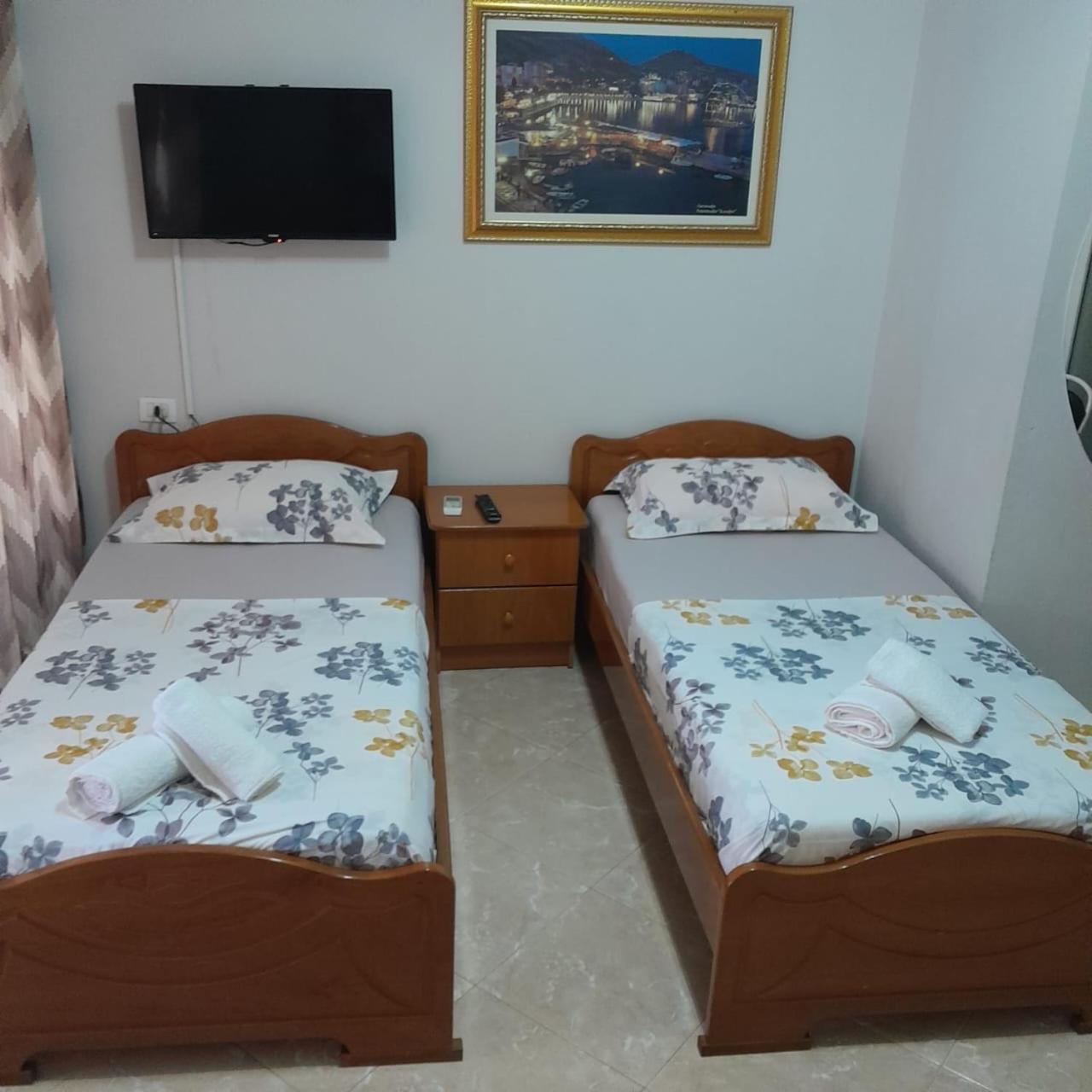 Apartament Roisin Sarandë Exteriör bild